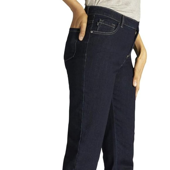 Lee Women's Instantly Slim Straight Leg Jeans 6 Petite NWOT - Picture 2 of 11